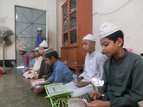 写真-2: バウニアバズモデル学校の子どもたち