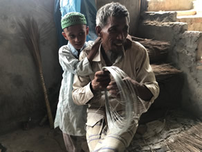 写真-3:おじいさんとパルベスくん