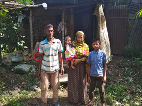 写真-6:お父さん、お母さん、ナイム君、妹