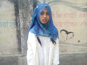 写真-2:将来, 学校を建てたいと願うモニラちゃん