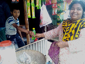 写真-5:近所のお得意さんとは顔見知り