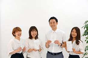 写真3:「GREEN POT KEY SUPPLI」企画・運営責任者の中島様と同課の皆さま